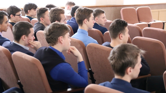 Представитель Московского военного университета встретился с клинцовскими старшеклассниками