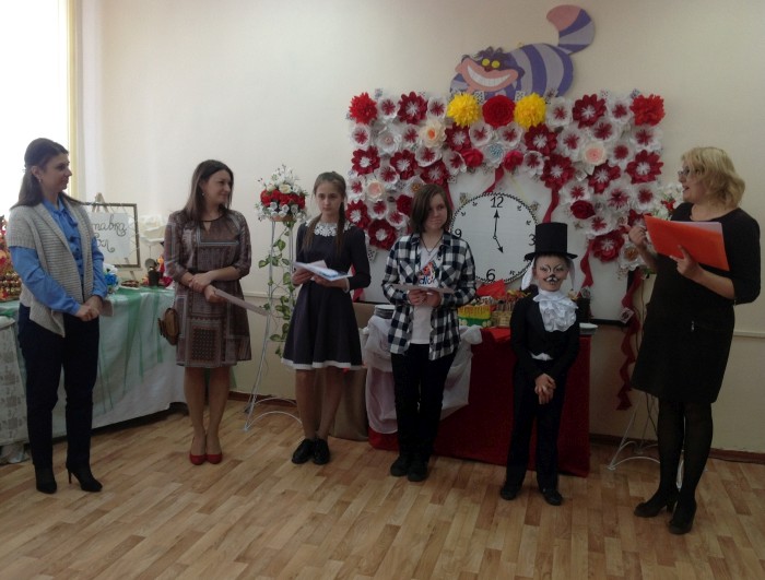 В Клинцах состоялось закрытие выставки «Кто в куклы не играл, тот счастья не знал»