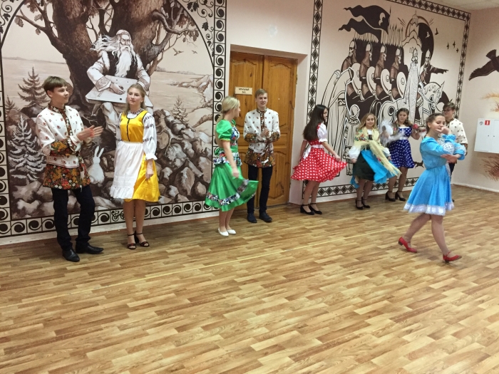В клинцовской гимназии прошла осенняя ярмарка «Сладкоежка»