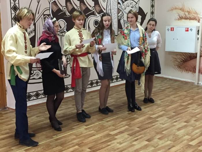 В клинцовской гимназии прошла осенняя ярмарка «Сладкоежка»