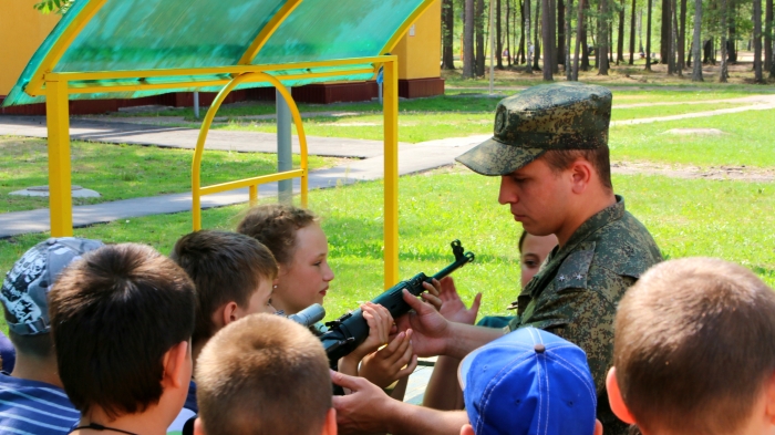 «Урок мужества» - военные в гостях у школьников в санатории «Затишье»