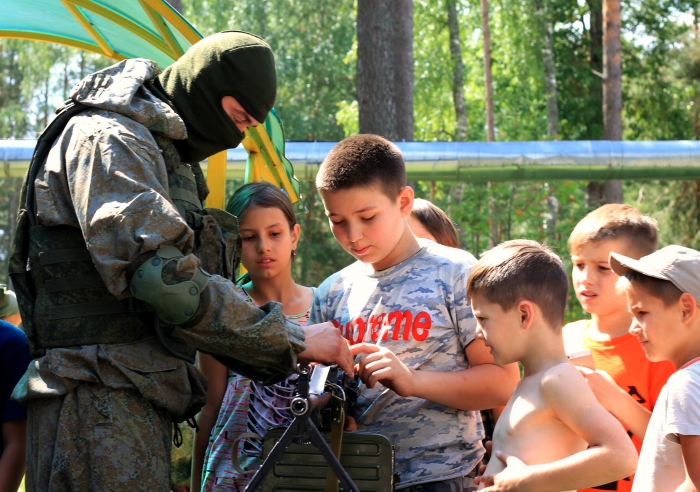 «Урок мужества» - военные в гостях у школьников в санатории «Затишье»