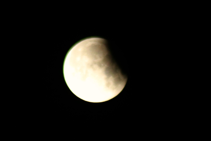 Клинчане смогли наблюдать частное лунное затмение