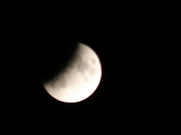 Клинчане смогли наблюдать частное лунное затмение