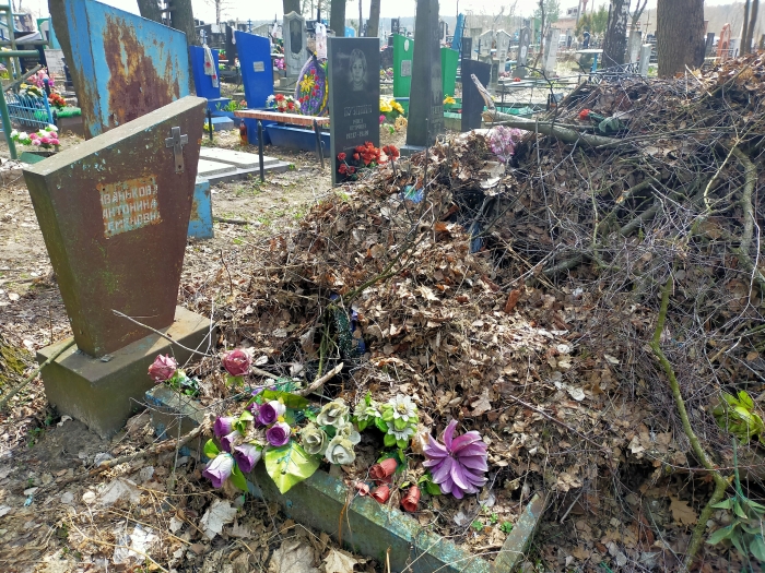 В Клинцах необходимо кардинально менять подход к организации вывоза мусора с кладбищ