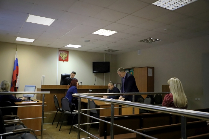 В Клинцовском горсуде состоялось очередное судебное заседание по обвинению сотрудницы полиции в даче ложных показаний