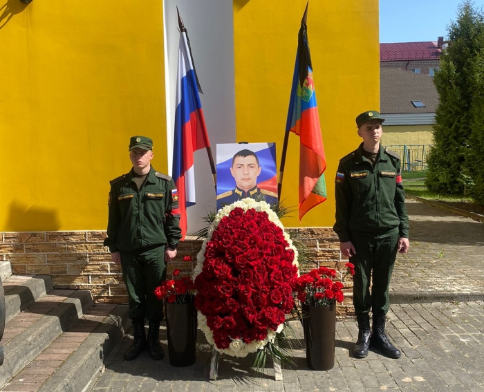 В Клинцах прощаются с Сергеем Борсуком, погибшим при выполнении воинского долга