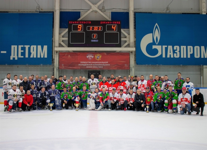 В региональном этапе Ночной хоккейной лиги в дивизионе 50+ клинцовские хоккеисты завоевали бронзовые награды