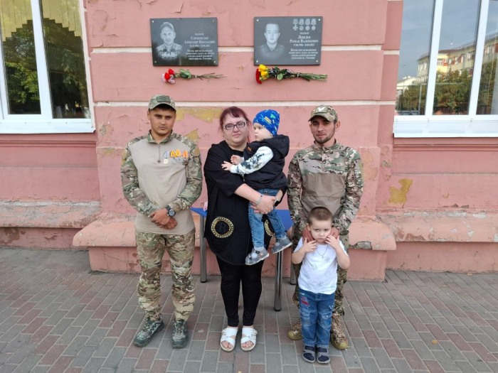 В Клинцах состоялось торжественное открытие  мемориальных досок Роману Лебедеву и Александру  Сорокопудову, погибших в СВО