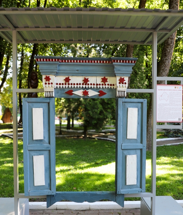 Старинные наличники из Клинцовского района представлены на выставке «Родные окна»