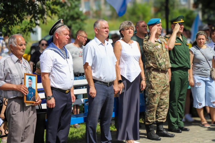 Шествие и минута молчания: Клинцы отмечают День Военно-морского флота