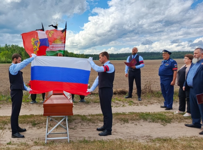 В Клинцовском районе простились с участником СВО Олегом Поздняковым