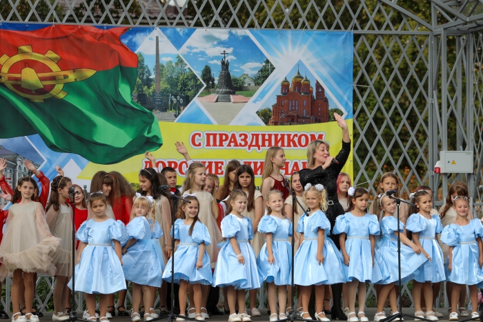 В обновляемом парке имени В.И. Ленина прошёл первый концерт в честь Дня города и 82-й годовщины освобождения Клинцов 