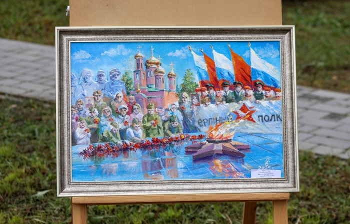 Возложение цветов к памятнику Основателям Клинцов - дань уважения тем, кто заложил основу города