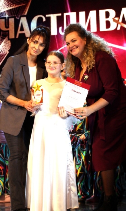 Триумфальное поздравление мамам от юных творческих клинчан на столичной сцене братской республики Беларусь