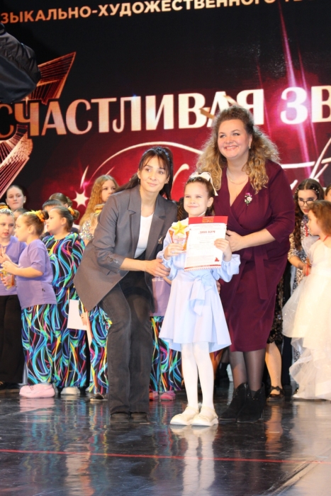 Триумфальное поздравление мамам от юных творческих клинчан на столичной сцене братской республики Беларусь