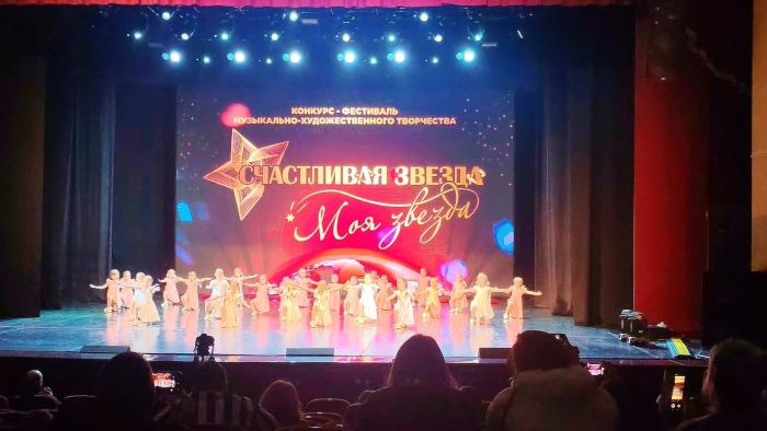 Триумфальное поздравление мамам от юных творческих клинчан на столичной сцене братской республики Беларусь