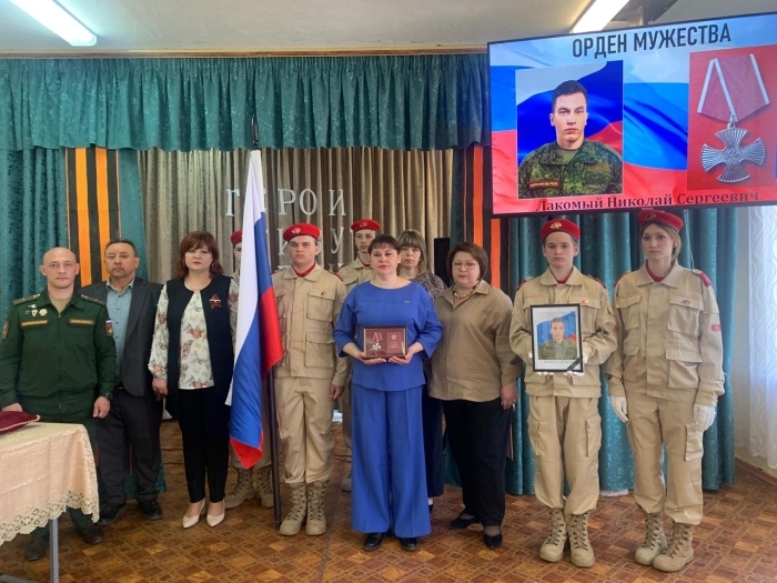 В Клинцовском районе матери погибшего в ходе СВО бойца вручили орден Мужества