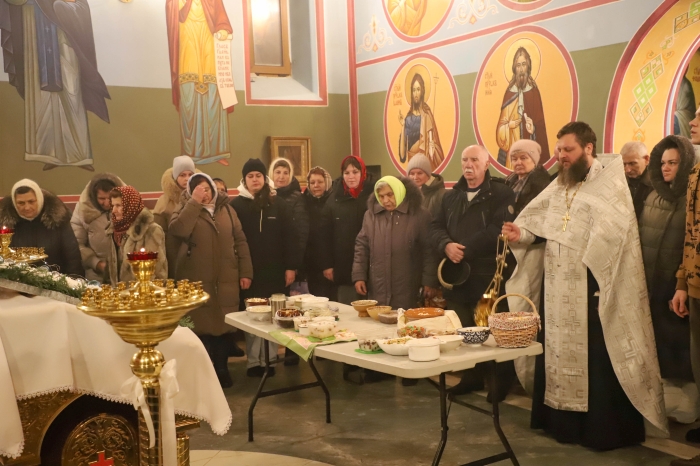 В Клинцовском районе встретили канун Рождества Великим повечерием и освящением кутьи