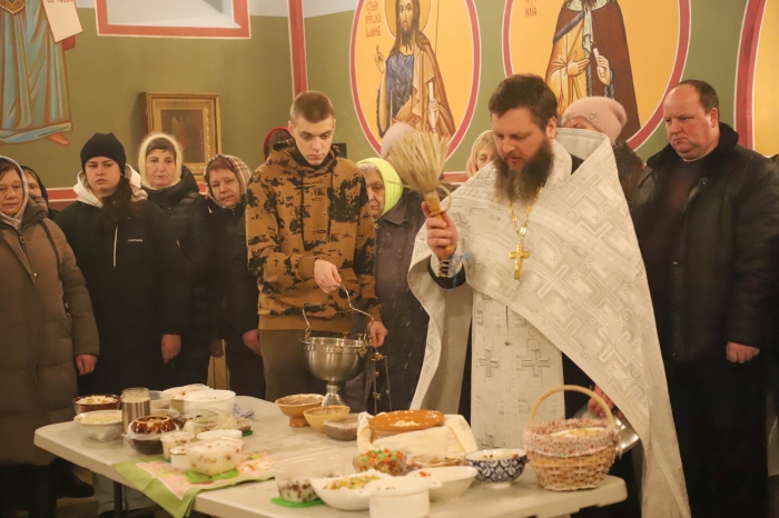 В Клинцовском районе встретили канун Рождества Великим повечерием и освящением кутьи
