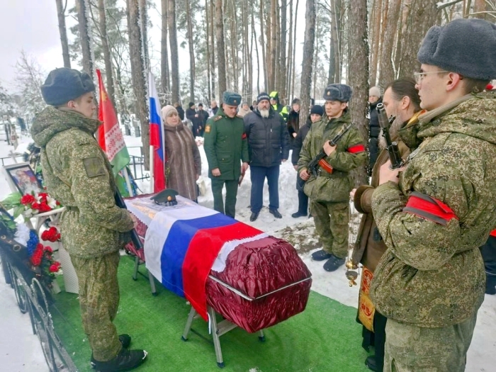 В Клинцовском районе простились с участником СВО Андреем Колесниковым