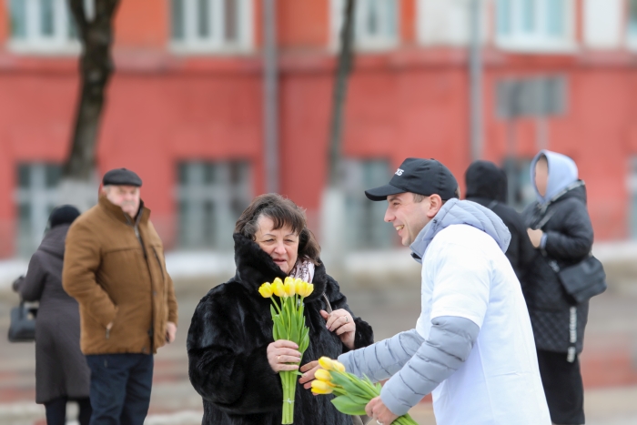 «Весенний комплимент» для клинчанок в преддверии 8 Марта