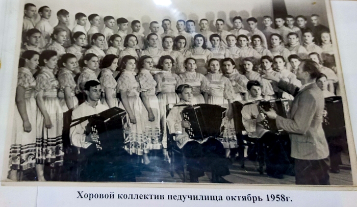 В Клинцовском краеведческом музее открылась выставка «Зажечь сердца – великое призванье»