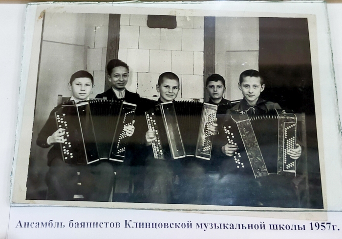 В Клинцовском краеведческом музее открылась выставка «Зажечь сердца – великое призванье»