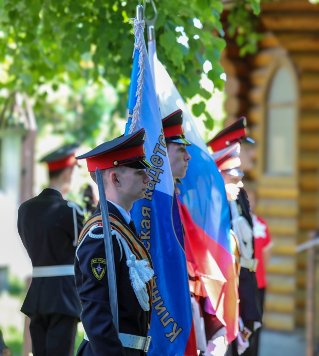 В Клинцовской кадетской школе открыли Аллею Славы