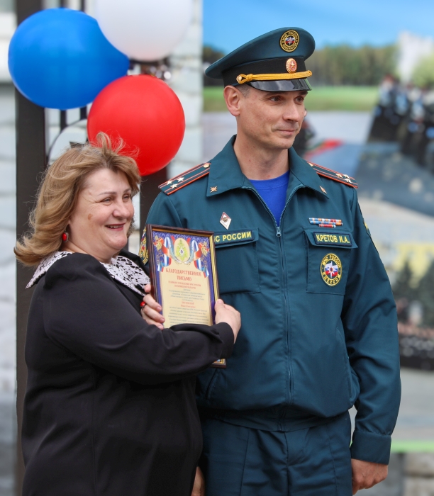 Прощание со школой на плацу: в Клинцовской кадетской школе торжественно прозвенел «Последний звонок»