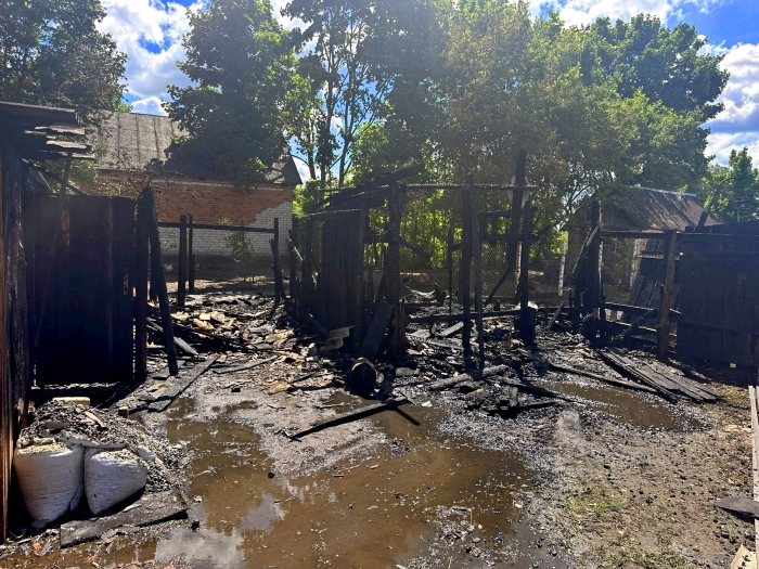 Пожарные ликвидировали возгорание сарая в Клинцовском районе