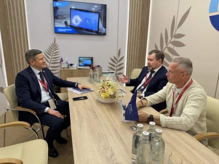 Курс на прагматику и развитие: как врио губернатора Егор Ковальчук представил Брянскую область на ПМЭФ 2026