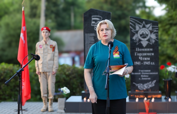 Скорбь и память в пламени свечей: в Клинцовском районе почтили героев ВОВ