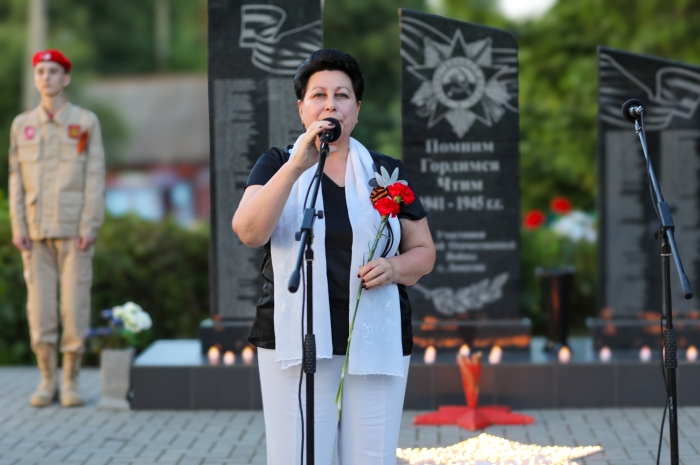 Скорбь и память в пламени свечей: в Клинцовском районе почтили героев ВОВ