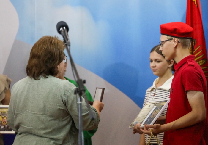 «Они сражались за Родину»: в Клинцовском районе состоялась церемония вручения Орденов Мужества и памятных наградных жетонов