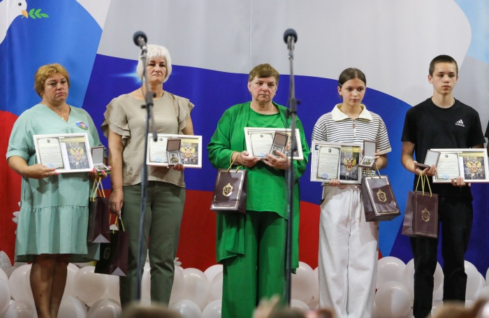 «Они сражались за Родину»: в Клинцовском районе состоялась церемония вручения Орденов Мужества и памятных наградных жетонов