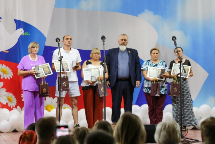 «Они сражались за Родину»: в Клинцовском районе состоялась церемония вручения Орденов Мужества и памятных наградных жетонов