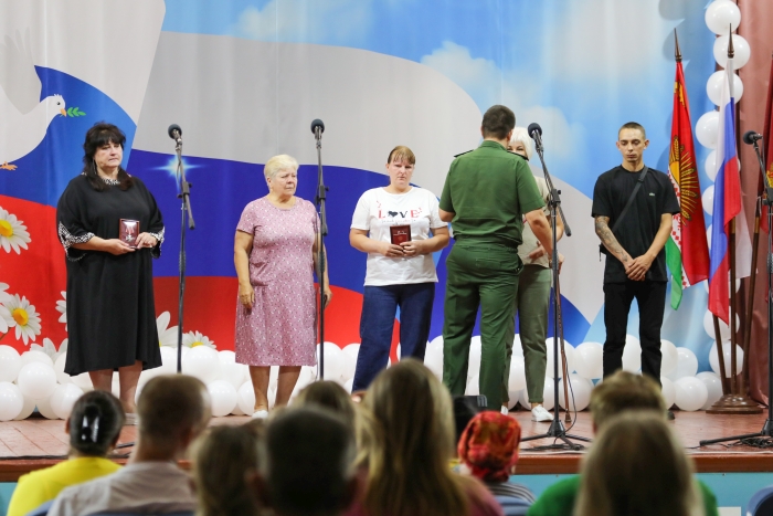 «Они сражались за Родину»: в Клинцовском районе состоялась церемония вручения Орденов Мужества и памятных наградных жетонов