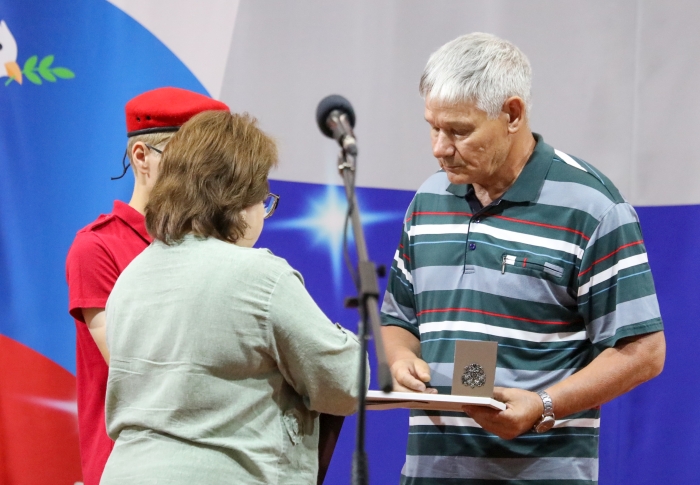 «Они сражались за Родину»: в Клинцовском районе состоялась церемония вручения Орденов Мужества и памятных наградных жетонов