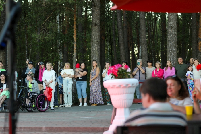Виртуозная скрипка и атмосфера уюта: как в «Затишье» прошел лаунж-вечер с Ольгой Спасёновой