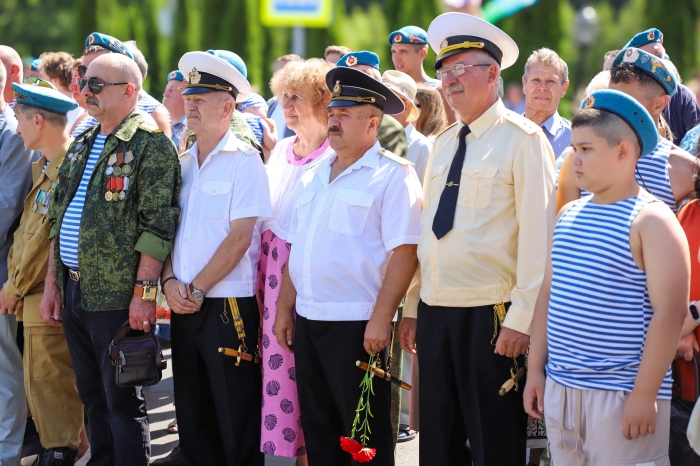 «Никто, кроме нас!» В Клинцах торжественно отметили День Воздушно-десантных войск