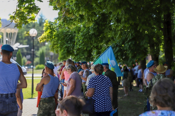 «Никто, кроме нас!» В Клинцах торжественно отметили День Воздушно-десантных войск