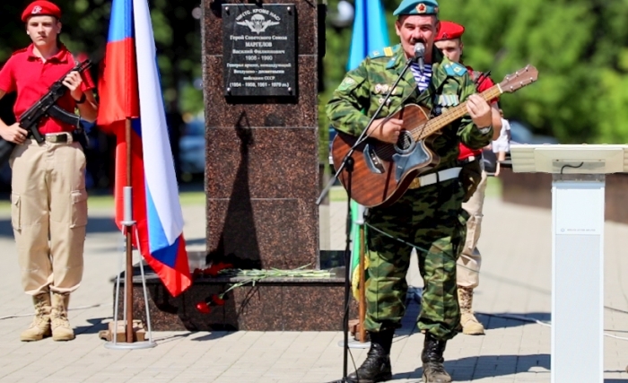 «Никто, кроме нас!» В Клинцах торжественно отметили День Воздушно-десантных войск
