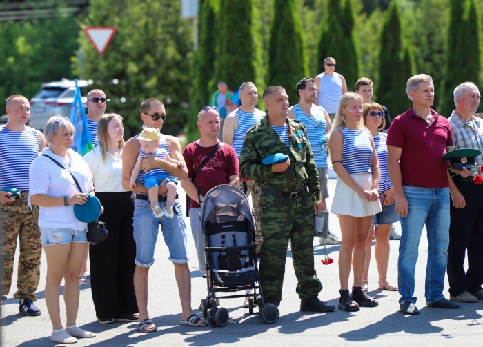 «Никто, кроме нас!» В Клинцах торжественно отметили День Воздушно-десантных войск