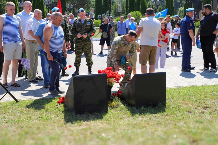 «Никто, кроме нас!» В Клинцах торжественно отметили День Воздушно-десантных войск