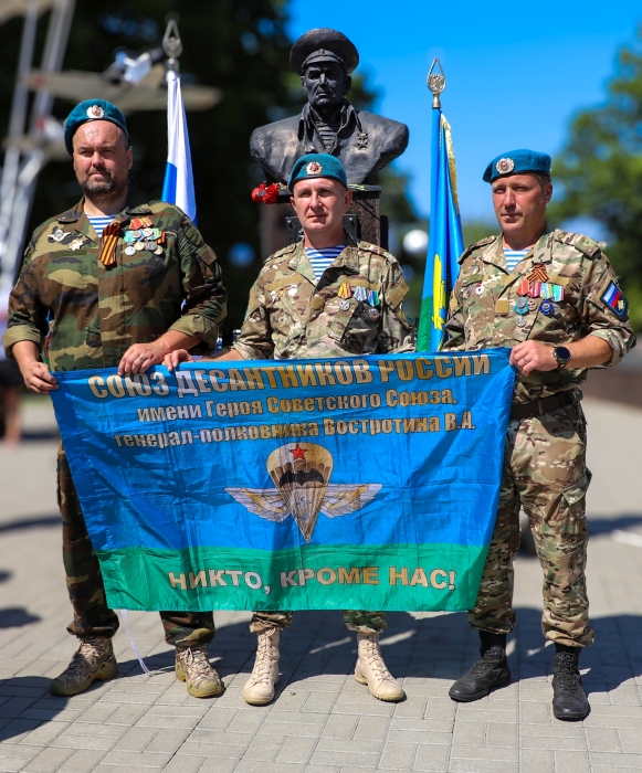 «Никто, кроме нас!» В Клинцах торжественно отметили День Воздушно-десантных войск