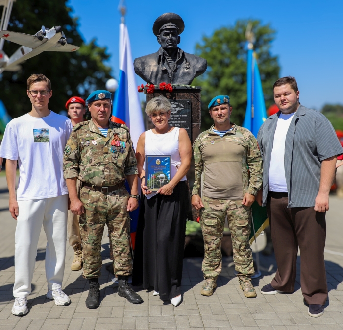 «Никто, кроме нас!» В Клинцах торжественно отметили День Воздушно-десантных войск
