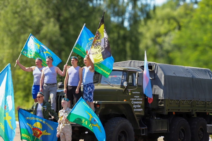 «Никто, кроме нас!» В Клинцах торжественно отметили День Воздушно-десантных войск