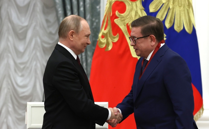 Выпускник Клинцовского педагогического училища, возглавляющий Кремлёвский Дворец, отмечает юбилей