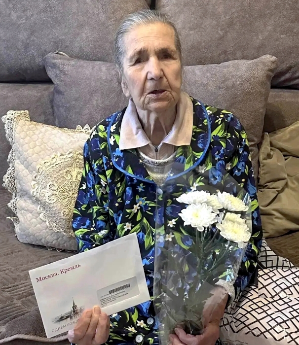 Жительницу Клинцовского района поздравили с 96-летием